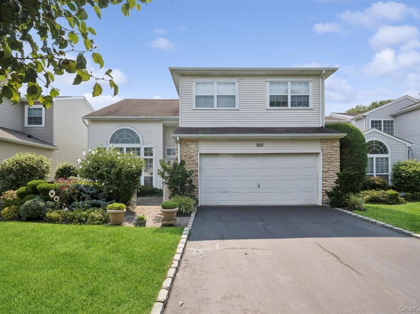 160 Windwatch Drive, Hauppauge NY 11788