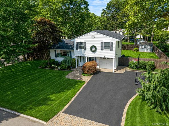 49 Munson Court, Melville NY 11747