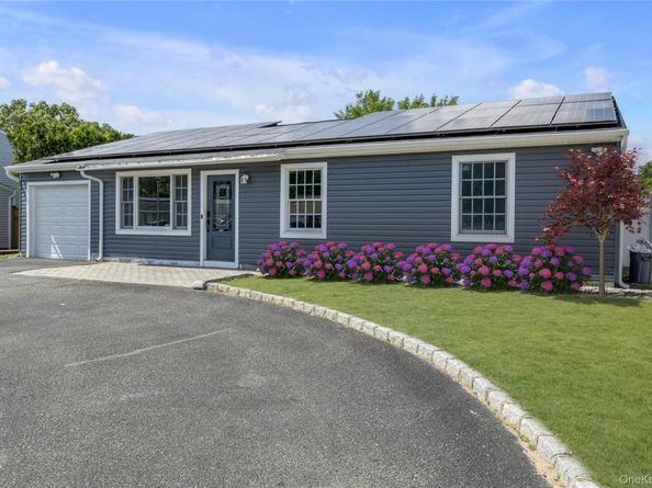 74 Glen Summer Road, Holbrook NY 11741