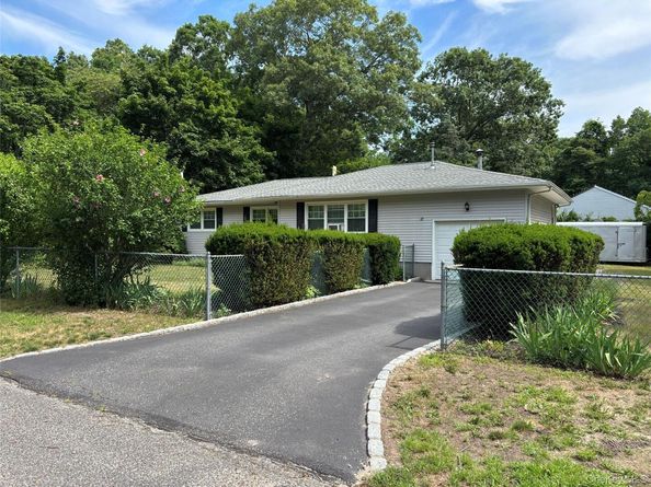 72 Fanning Boulevard, Riverhead NY 11901