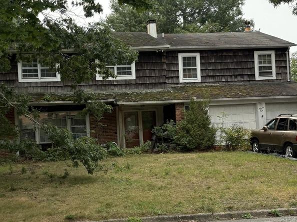 36 Forest Lane, Coram NY 11727