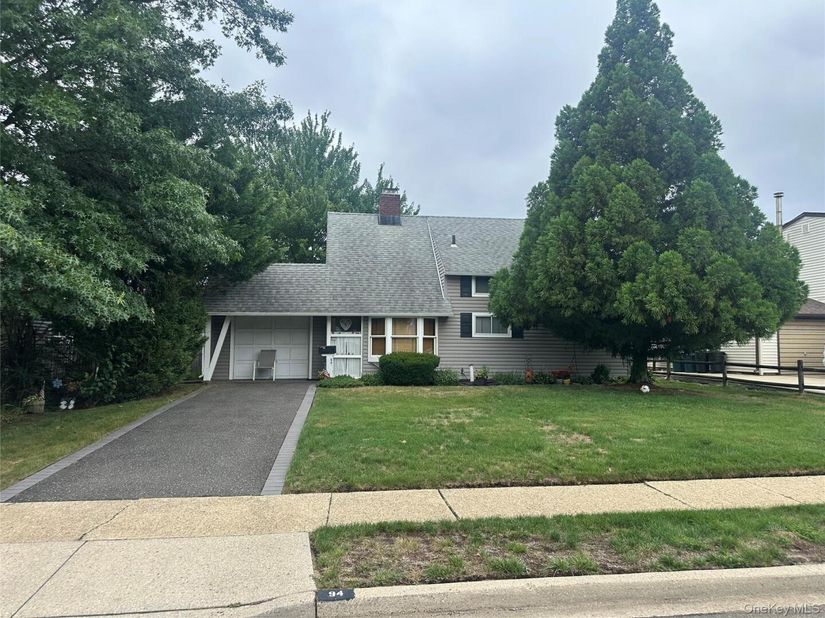 94 Willowood Drive, Wantagh NY 11793