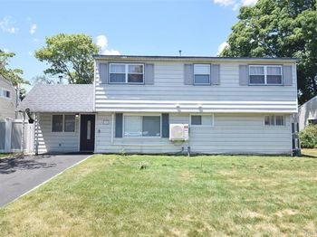 32 W Cabot Lane