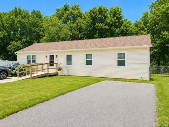 14 Shorehaven Boulevard, Ronkonkoma NY 11779