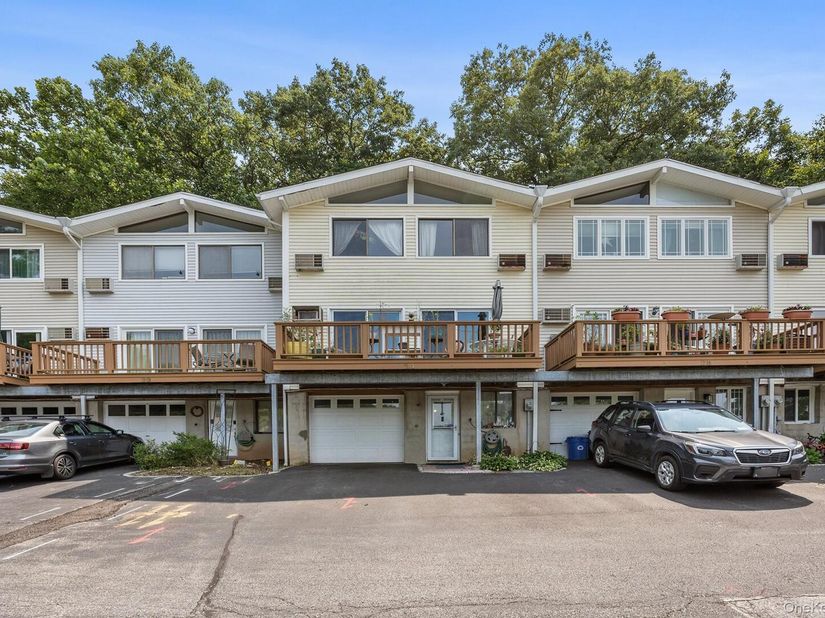 24 Scenic Circle 24, Croton-on-Hudson NY 10520