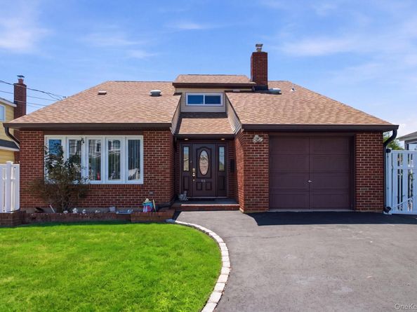212 Shore Road, Lindenhurst NY 11757