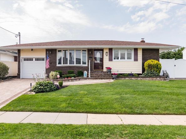 34 1st Avenue, Farmingdale NY 11735