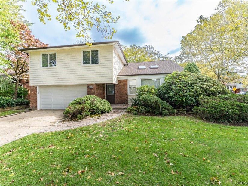 1066 Cedarhurst Street, North Woodmere NY 11581
