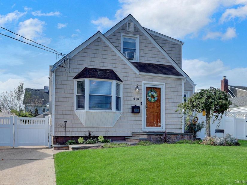 410 Clive Place, Oceanside NY 11572