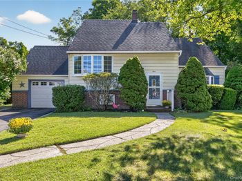 4 Oaktree Lane