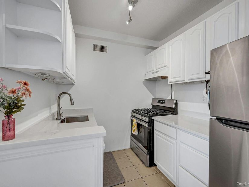 2400 Johnson Avenue 4G, Bronx NY 10463