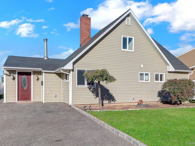 24 Wheelbarrow Lane, Wantagh NY 11793