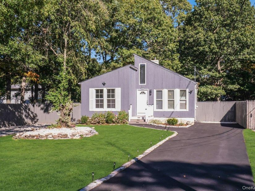 130 Auborn Avenue, Shirley NY 11967