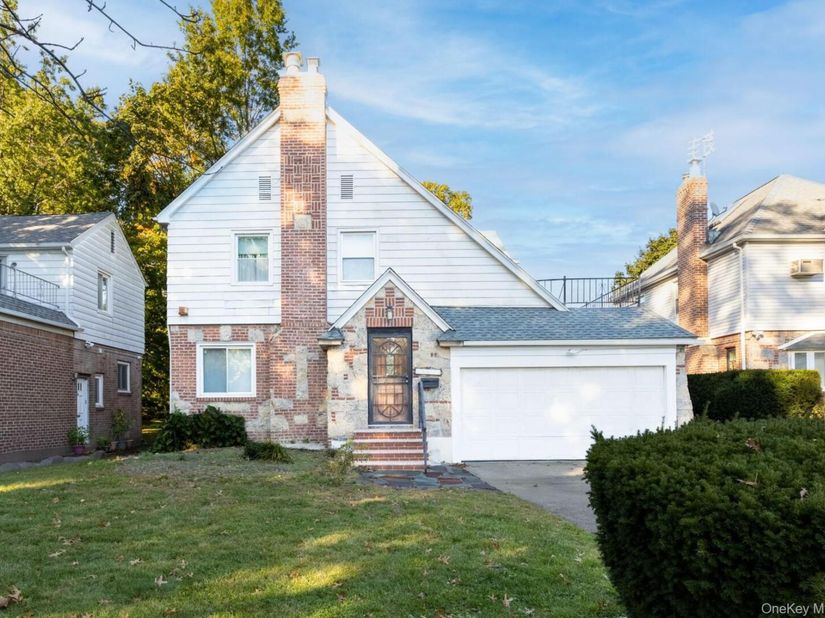 186-33 Henley Road, Jamaica Estates NY 11432
