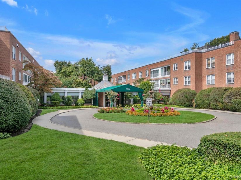 1390 Broadway 104, Hewlett NY 11557