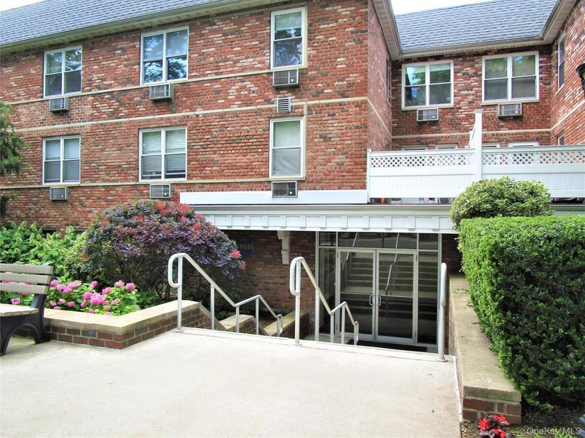 40 Daley Place 126, Lynbrook NY 11563