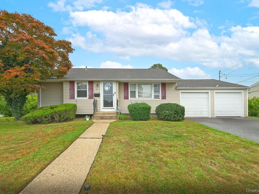 31 Cherry Lane, Hicksville NY 11801