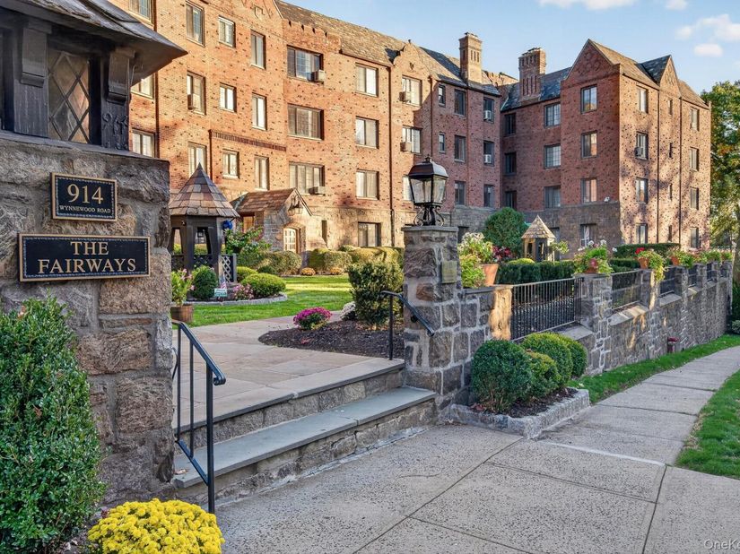 914 Wynnewood Road LL4, Pelham NY 10803