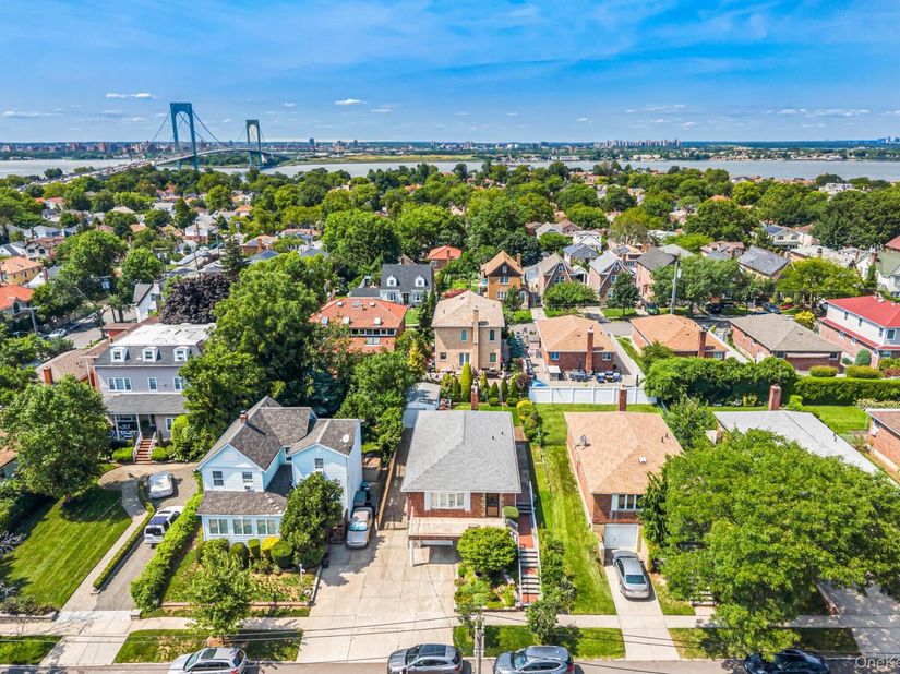 14721 10th Avenue, Whitestone NY 11357