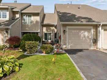 11 Oakmont Lane