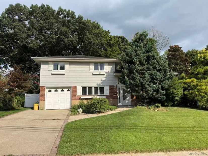 7 5th Place, Syosset NY 11791