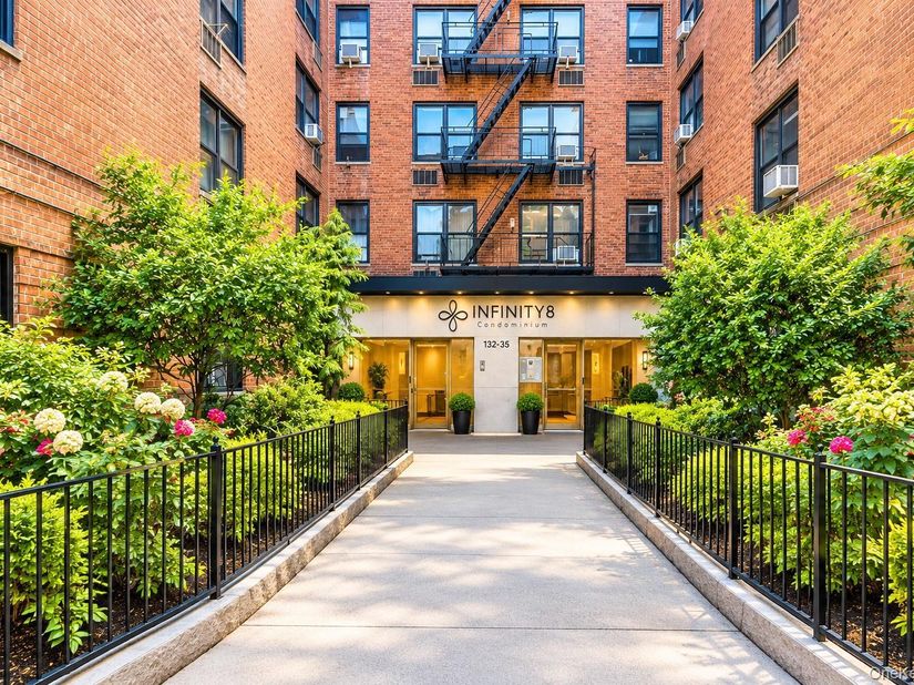 132-35 Sanford Avenue 5R, Flushing NY 11355