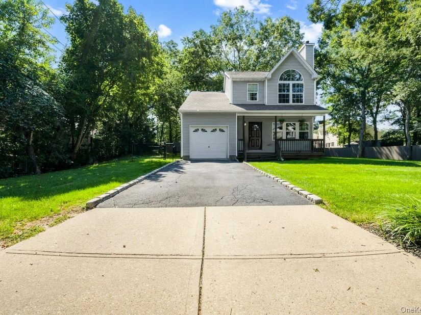 10 Iowa Street, Coram NY 11727