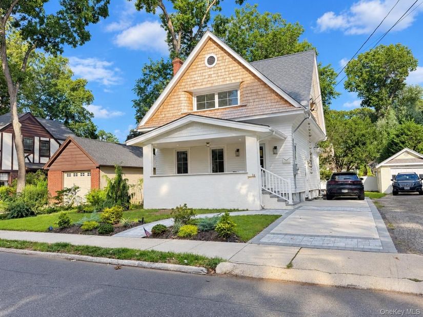 74 Linmouth Road, Malverne NY 11565