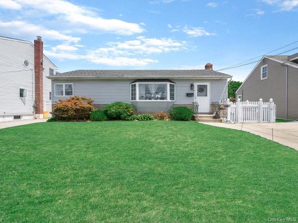 208 N 3rd Street, Bethpage NY 11714