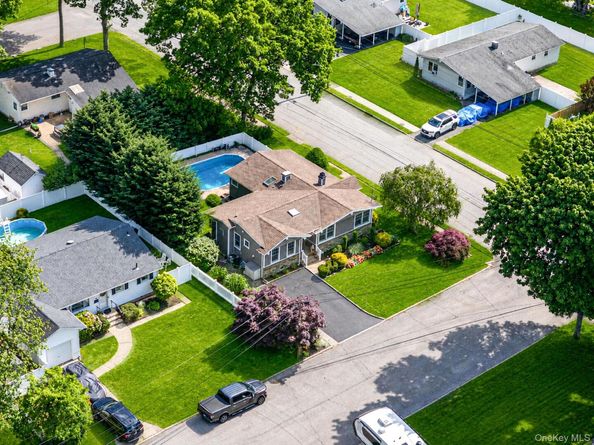 2 Pueblo Court, Sayville NY 11782