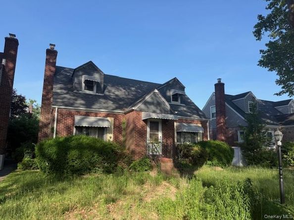 38 Pearl Street, New Hyde Park NY 11040