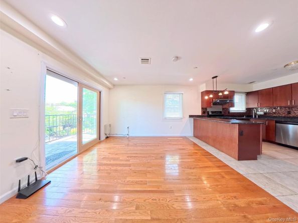 4038 194th Street 3B, Flushing NY 11358