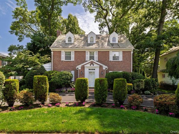 210 Demott Avenue, Rockville Centre NY 11570