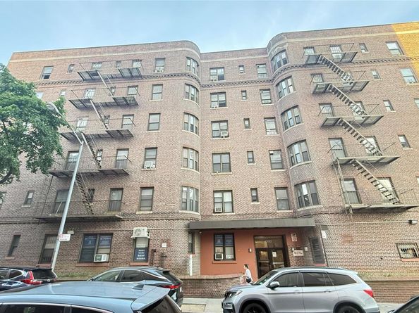 8306 Vietor Ave 1O, Elmhurst NY 11373