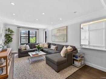 100 W 12TH Street