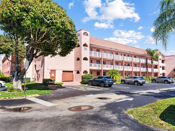 9421 Sunrise Lakes Blvd 208, Sunrise FL 33322