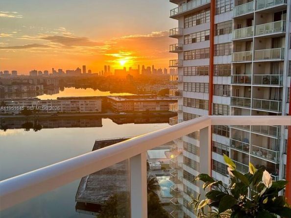 1301 NE Miami Gardens Dr 1406W, Miami FL 33179