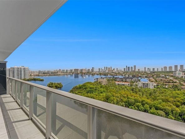 16385 Biscayne Blvd 1819, North Miami Beach FL 33160