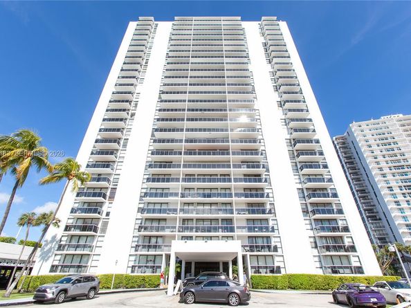 3675 N Country Club Dr 410, Aventura FL 33180
