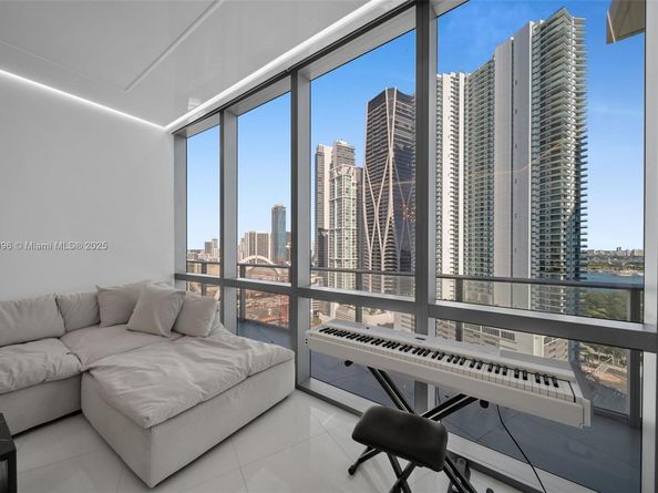 851 NE 1st Ave 2203, Miami FL 33132