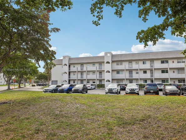 8135 sunrise lakes blvd 208, Sunrise FL 33322