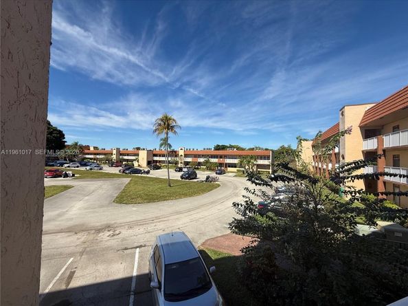 9001 Sunrise Lakes Blvd 208, Sunrise FL 33322