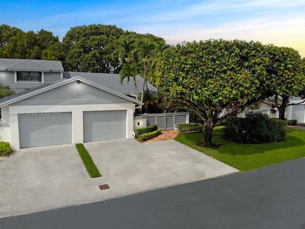 10001 NW 52nd Ter, Doral FL 33178