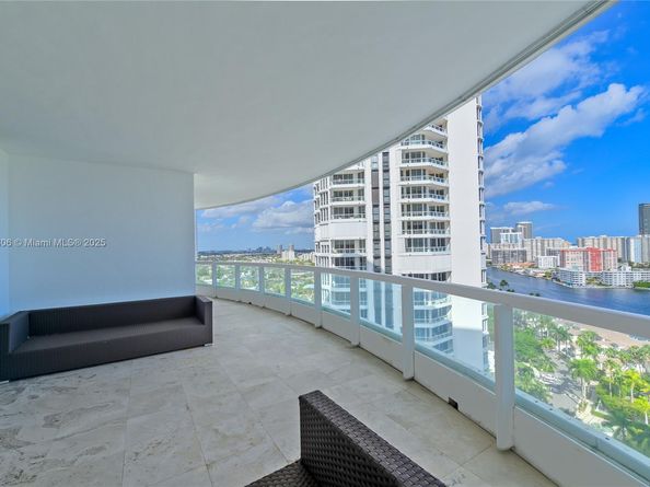 21050 Point Pl 2001, Aventura FL 33180