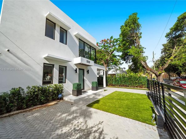 550 NW 42nd St, Miami FL 33127