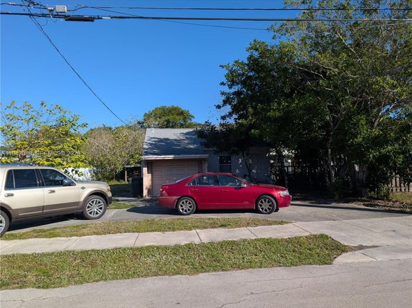 719 NE 37th St, Oakland Park FL 33334