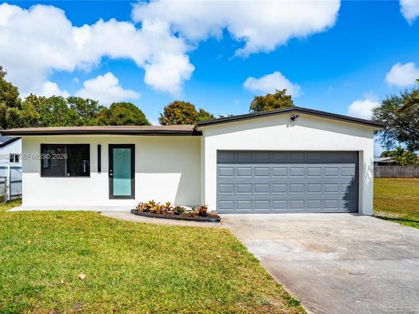 4451 SW 21st St, West Park FL 33023