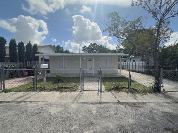 580 E 47th St, Hialeah FL 33013
