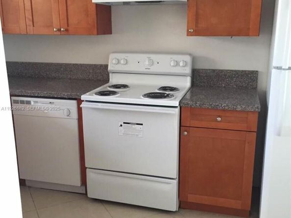 9375 Fontainebleau Blvd L423, Miami FL 33172