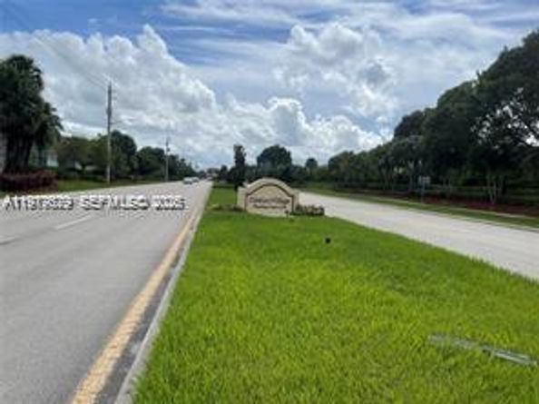 800 SW 142nd Ave 401N, Pembroke Pines FL 33027